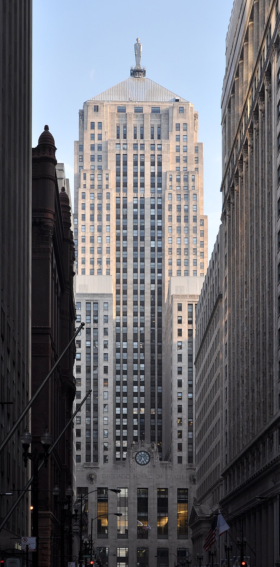 Chicago_Board_Of_Trade_Building.jpg
