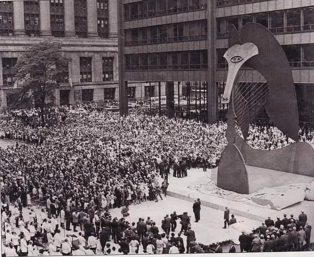 unveiling-of-the-picasso-in-daley-plaza-1967-v0-rw9xaxe715ad1.webp